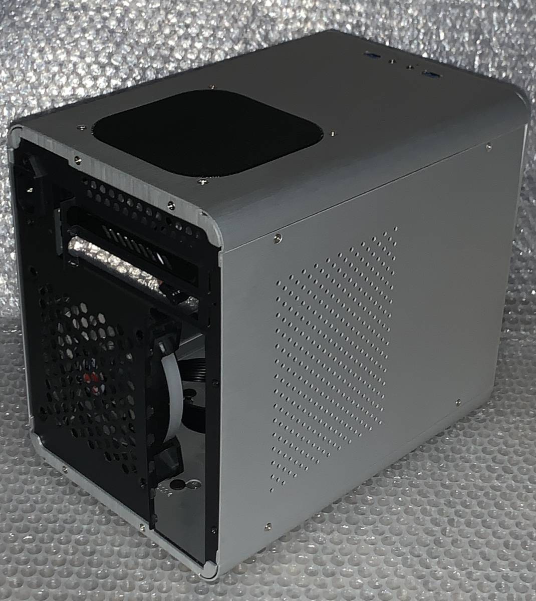 [ б/у ]RAIJINTEC METIS PLUS серебряный Cube type aluminium производства + 650W SFX источник питания CWT CSN650M-G плагин кабель отсутствует / Mini-ITX соответствует 