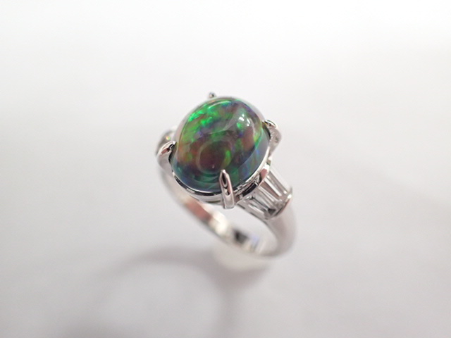美品 京セラ Pt900 クリエイテッドオパール2.48ct ダイヤ計0.51ct