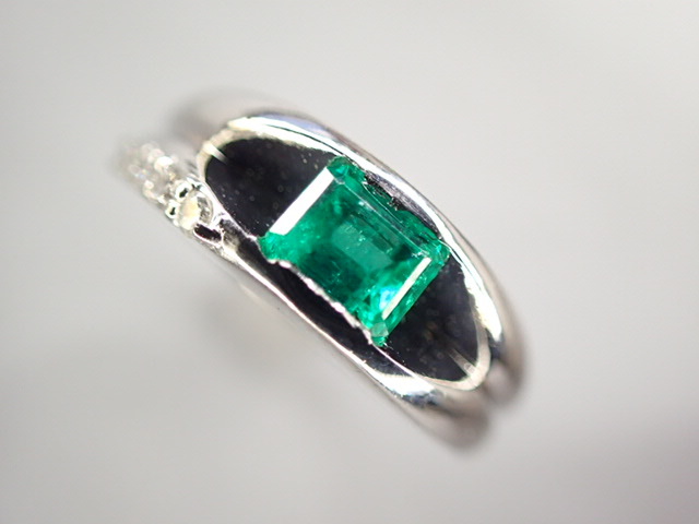 12周年記念イベントが 美品 Pt900 エメラルド0.45ct ダイヤ計0.08ct