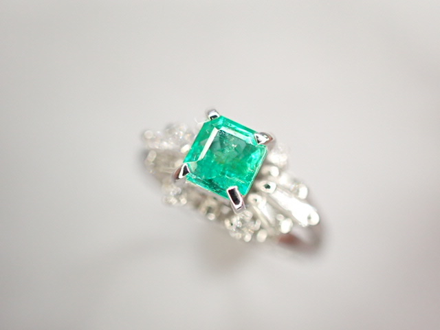  beautiful goods Pt900 emerald 0.37ct diamond total 0.26ctte The Yinling g ring 