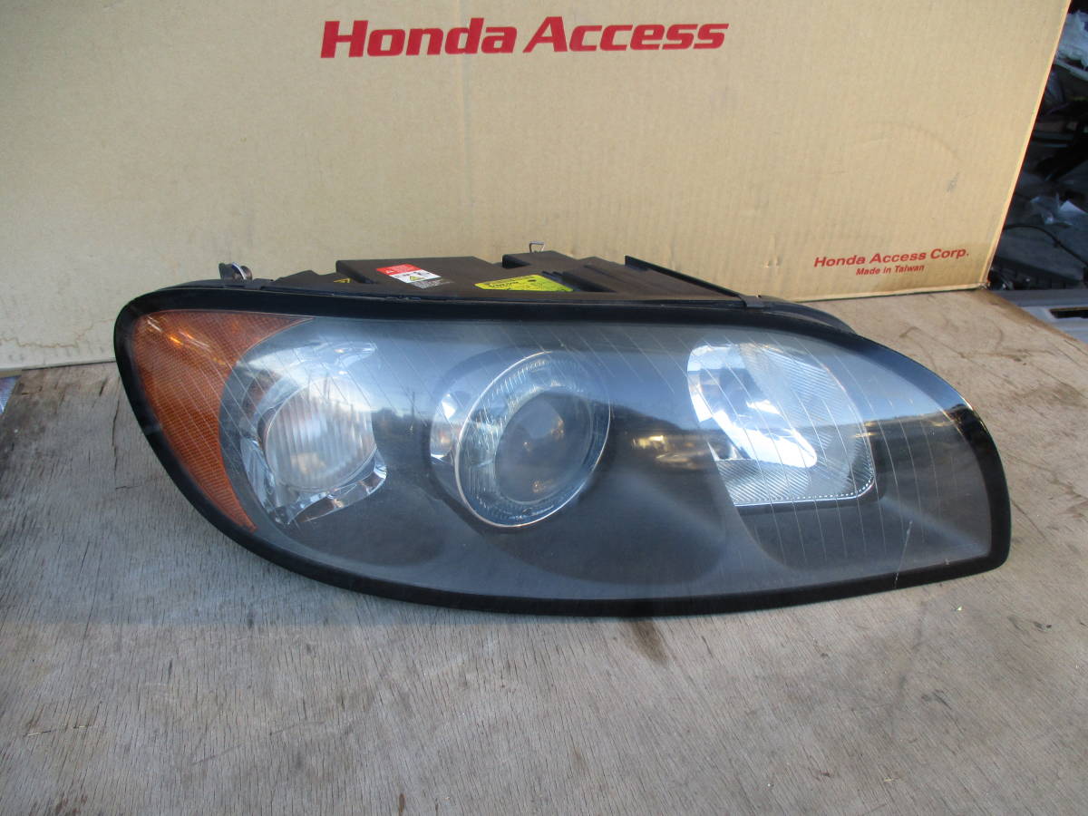 * Volvo C70 MB5254 right head light *