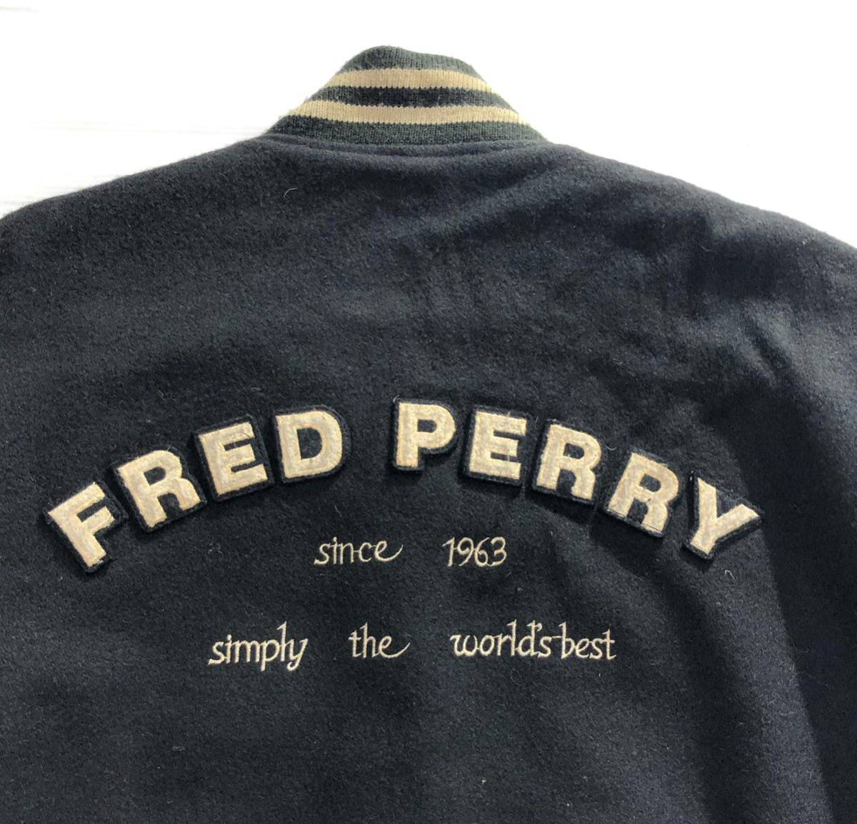 FRED PERRY 月桂樹 バックロゴ刺繍 ジャージ フレッドペリー 黒-