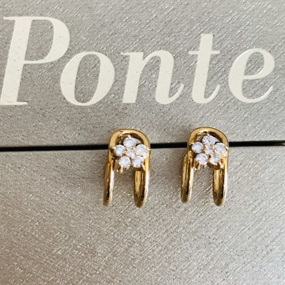 新品仕上げ済み ポンテヴェキオ ダイヤフープピアス 0.22ct フラワー