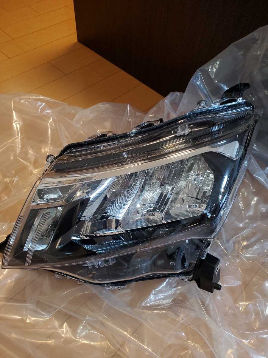 SALE/85%OFF】 ルーミー M900A M910A 後期 純正ヘッドライト 左