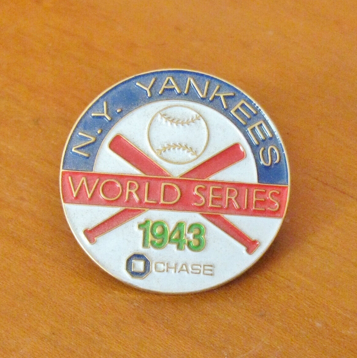 1943 NY Yankees Baseball World Series Pin Chase Bank Souvenir 海外 即決