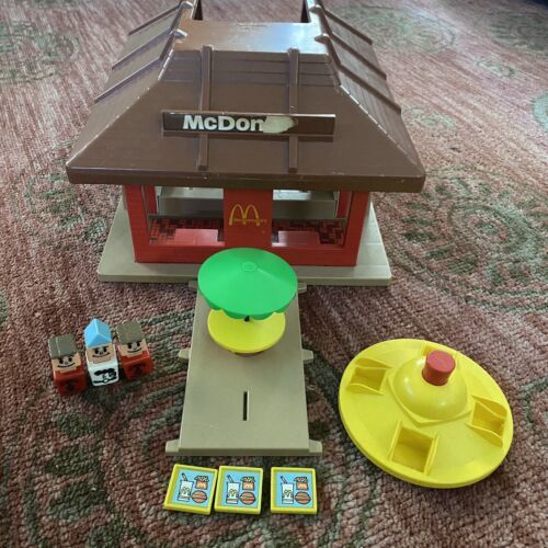 Vintage Playskool Familiar Places McDonald's 1974 Little People 海外 即決