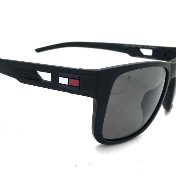 TOMMY HILFIGER  солнцезащитные очки   брэнд  ...  черный ≪... свет  оптика  ≫Pola TO-1913S-003M9