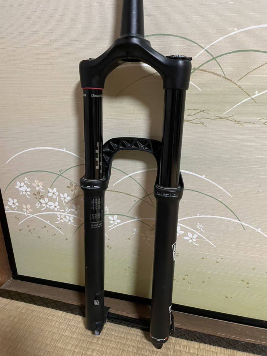 パステルオリーブ RockShox Revelation RC サスペンションフォーク
