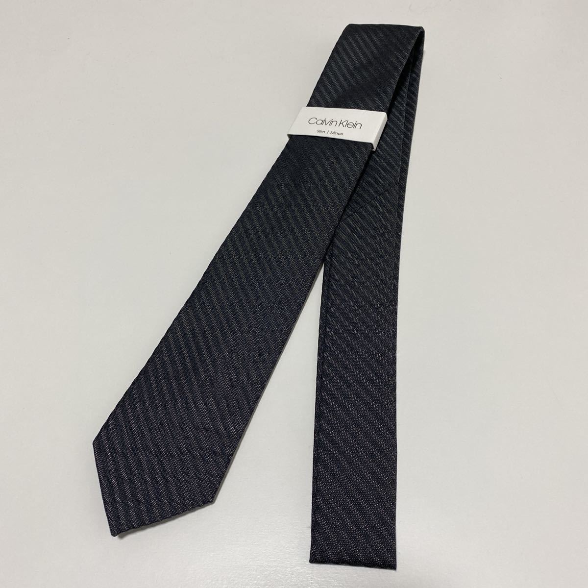 * free shipping * new goods *Calvin Klein( Calvin Klein )/ narrow tie / necktie / shadow stripe pattern / charcoal gray series / wedding /2 next ./ ceremonial occasions 