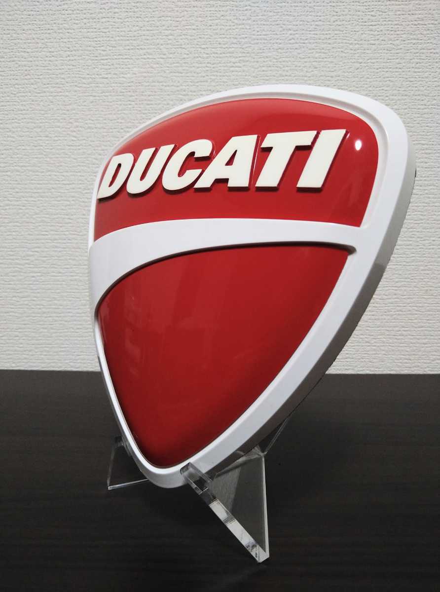 DUCATI　ドゥカティ　ロゴ　アクリルスタンド付き_画像3