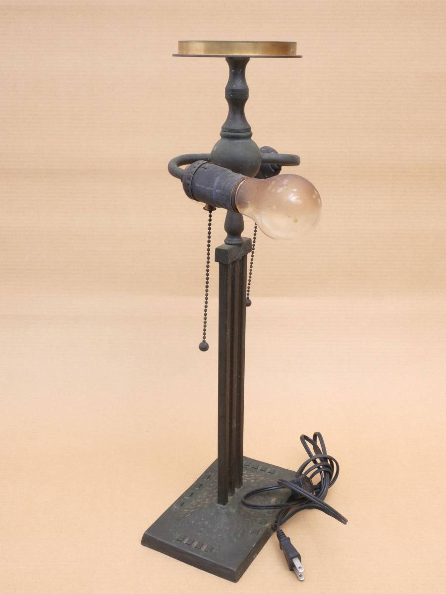 【点灯OK】 ステンドグラスランプ 約42×42×54cm 真鍮 テーブルランプ 照明 レトロ アンティーク 11/30-9_画像9