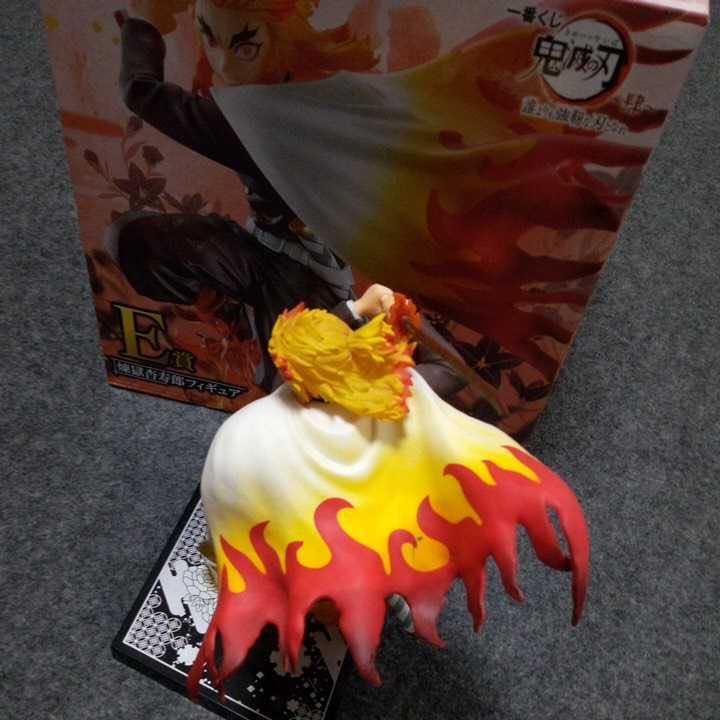 鬼滅の刃　フィギュア　煉獄杏寿郎　高さ約16㎝　BANDAI 箱付き　美品_画像7