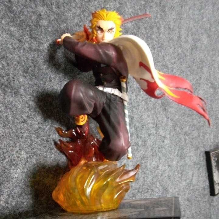 鬼滅の刃　フィギュア　煉獄杏寿郎　高さ約16㎝　BANDAI 箱付き　美品_画像2