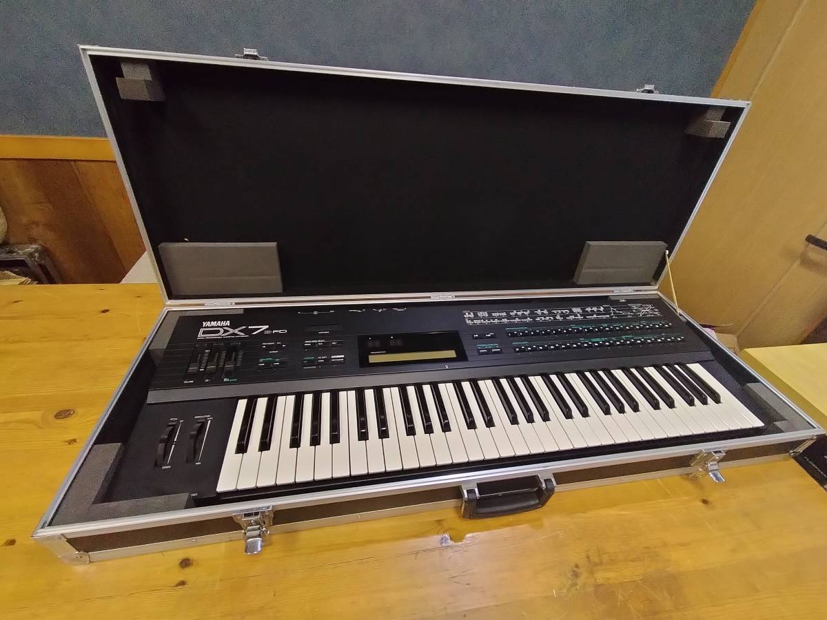 現状 YAMAHA ヤマハ DX7II-DF シンセサイザー ハードケース付 22121001