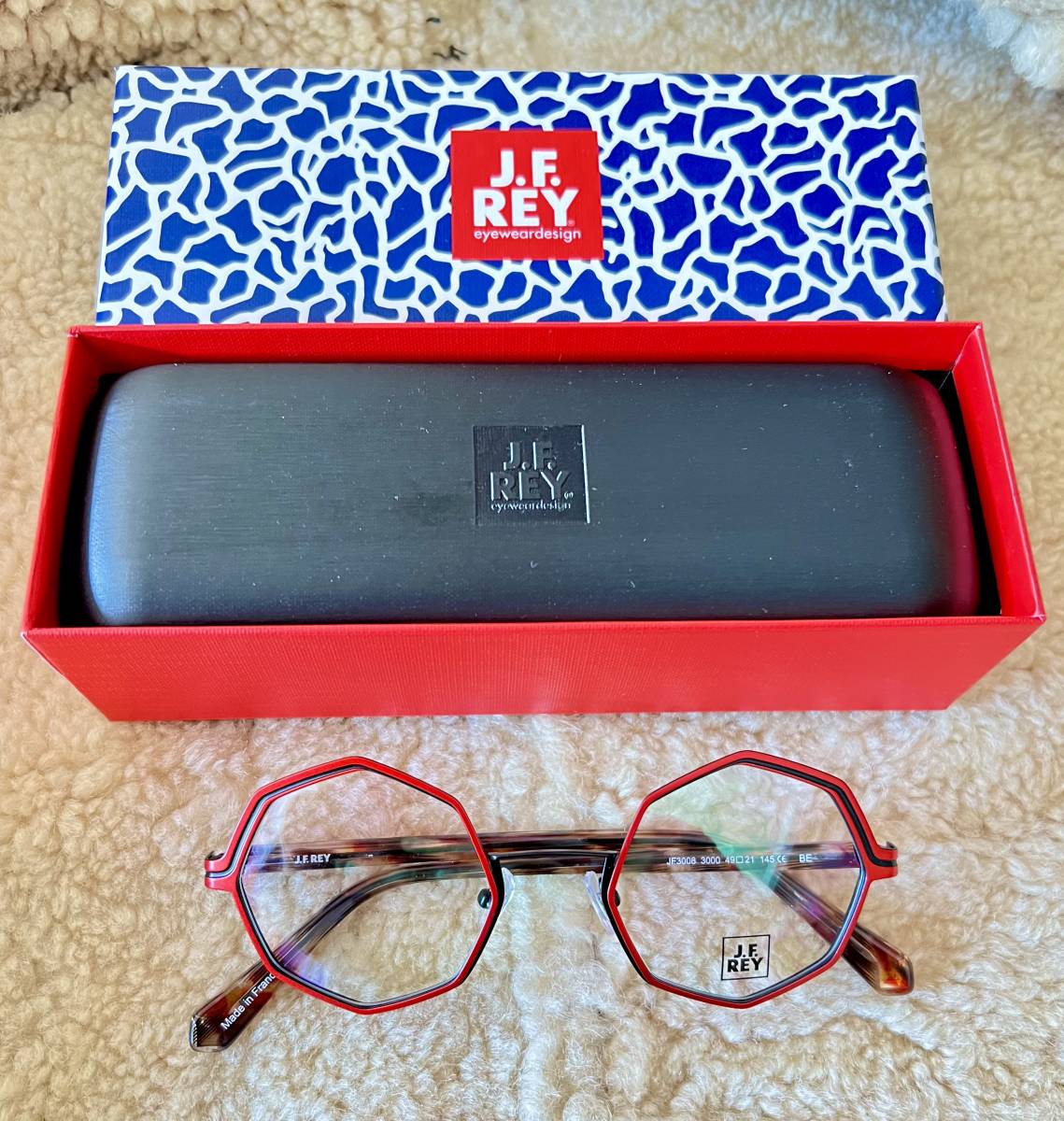 J.F.REY 最新モデル　フランス製正規品！鮮やかなレッドと黒のオクタゴン眼鏡！とてもお洒落な美しいモデル！サングラスにしてもお洒落です