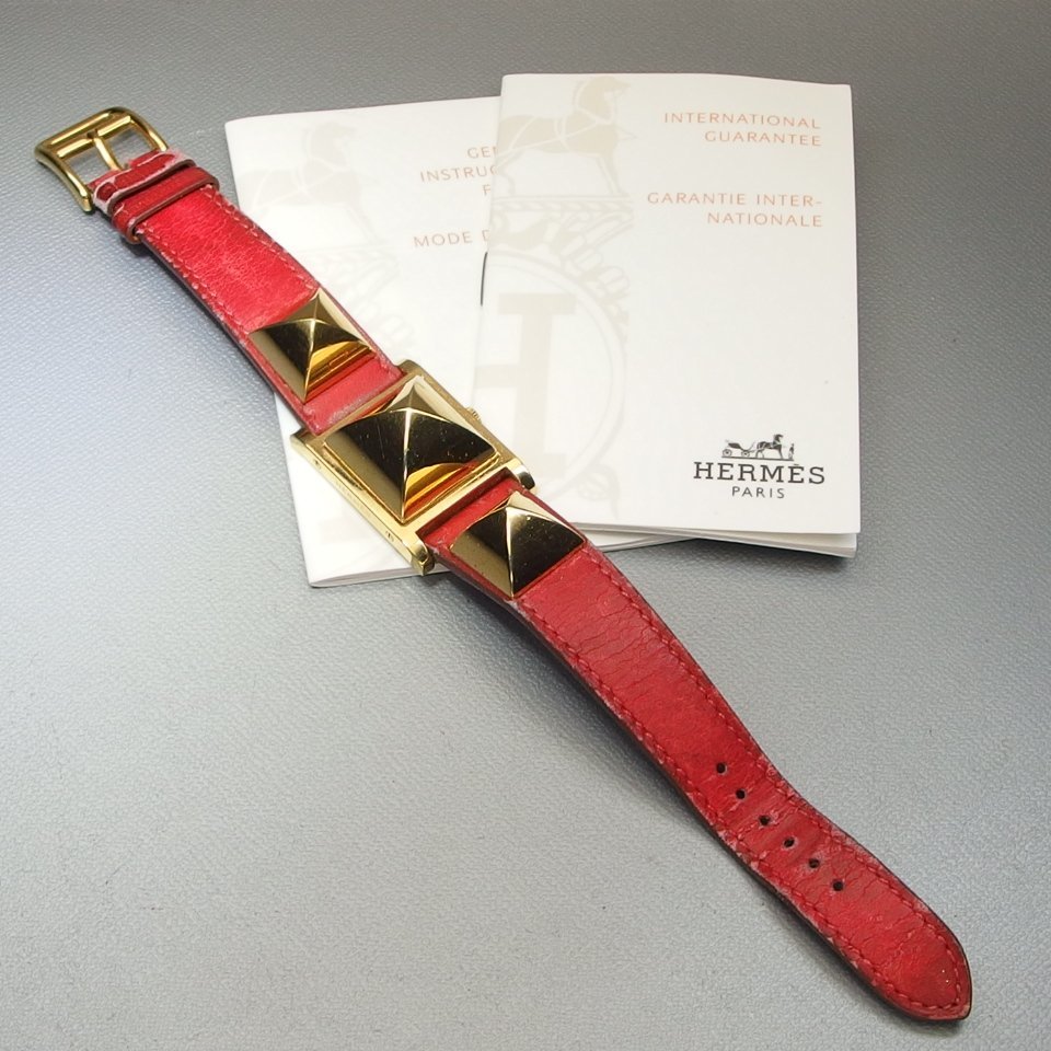 HERMES エルメス 腕時計 メドール ピラミッドスタッズ 赤 レッド