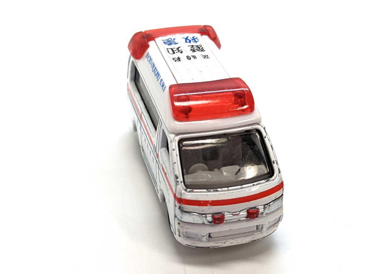 トミカ ギフト119番　救急車(セットのバラ)　中古品　キズ、汚れ、色ハゲあり_画像4