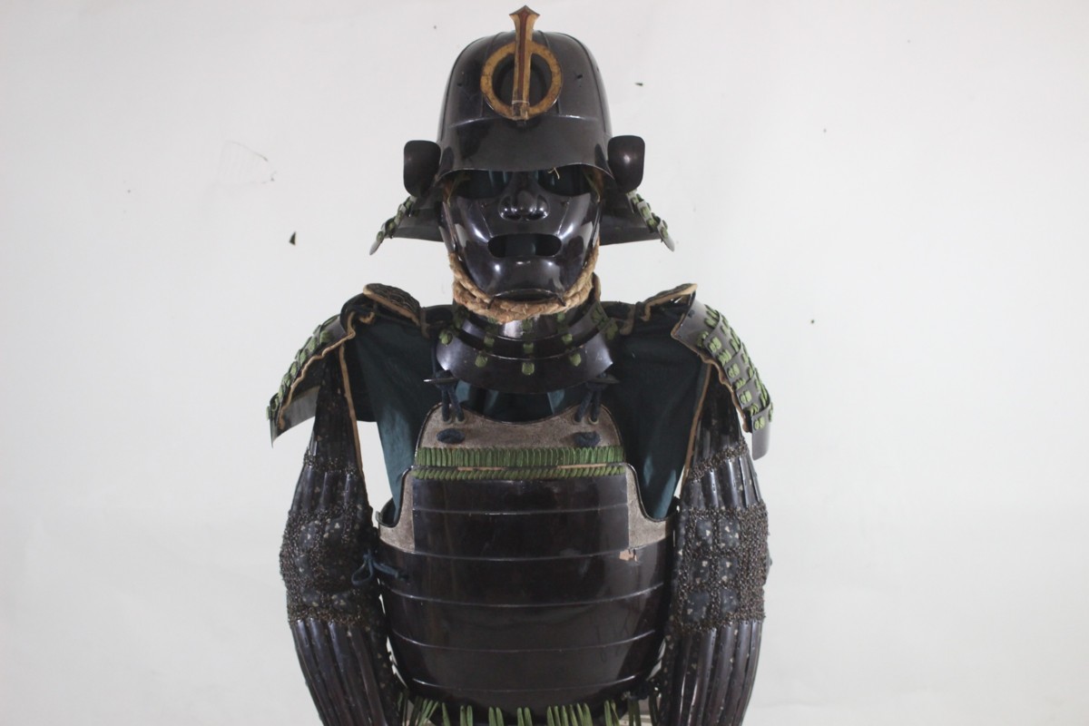 ▲▽胸取横剥二枚胴具足 江戸 八間筋兜 五段板袖 44×50×138cm 14.4kg 胴/ 鎧/甲冑/武具▲▽_画像5