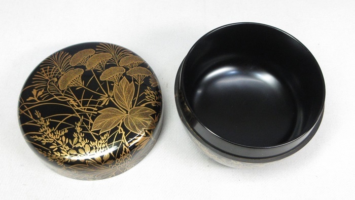 F0891】茶道具 桂月作 黒塗 秋草蒔絵 平棗 箱付き 即決 送料無料 F0891】茶道具 桂月作 黒塗 秋草蒔絵 平棗 箱付き 即決 送料無料
