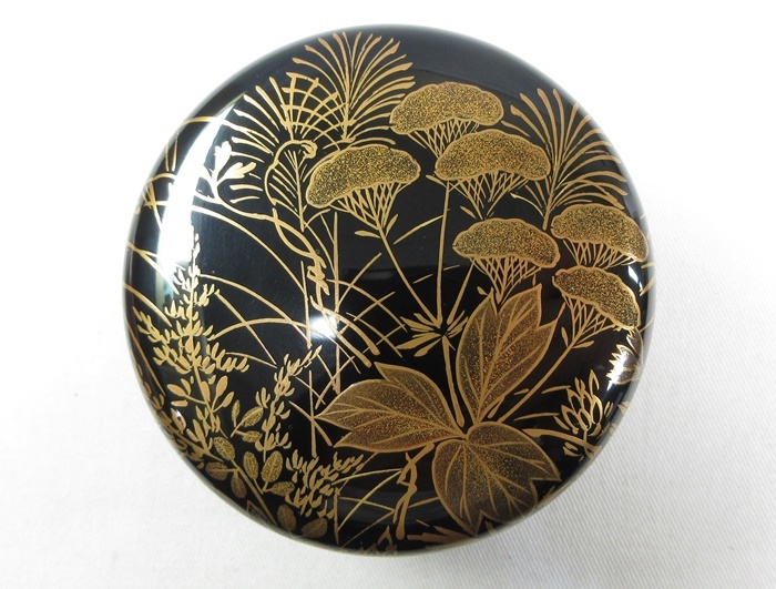 F0891】茶道具 桂月作 黒塗 秋草蒔絵 平棗 箱付き 即決 送料無料 F0891】茶道具 桂月作 黒塗 秋草蒔絵 平棗 箱付き 即決 送料無料