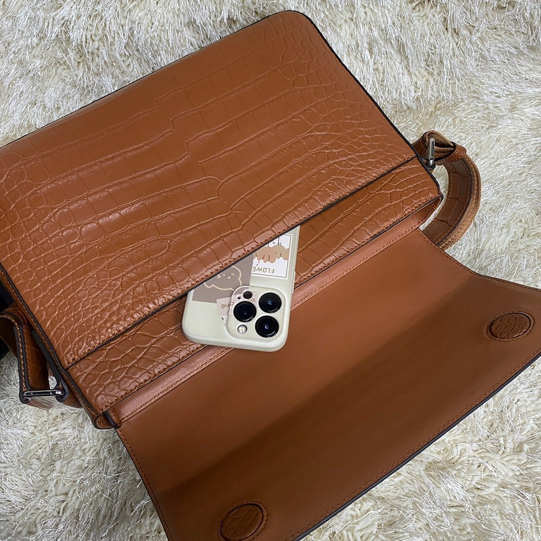 紳士バッグ 簡潔 上品 ショルダーバッグ 最強鰐革 腹革 品質保証 クロコダイルレザー メンズバッグ 通勤 通学 ブラウン_フロントファスナー~
