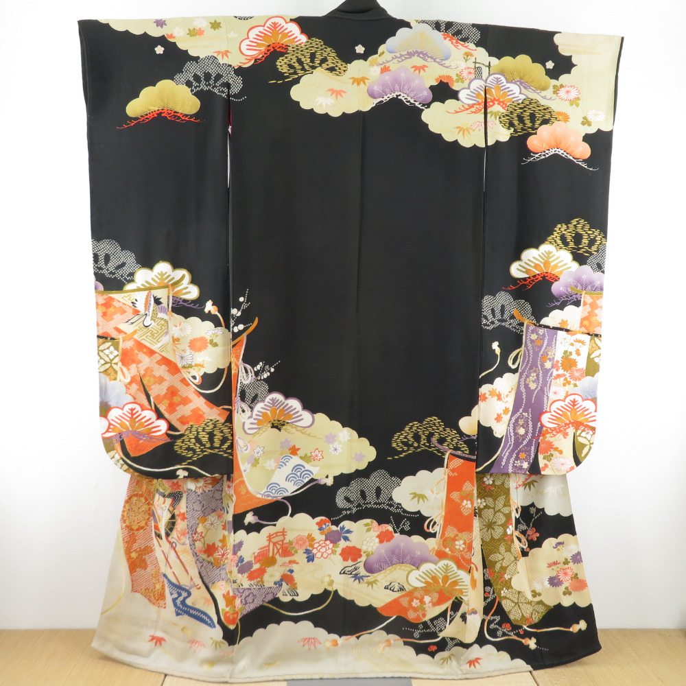 【5%OFF】 吉祥文様 雲に誰が袖 黒色 アンティーク 振袖 刺繍 身丈163cm 昔着物 明治大正ロマン レトロ 胴裏紅絹 正絹 広衿 袷 五つ紋 アンティーク着物 【5%OFF】 吉祥文様 雲に誰が袖 黒色 アンティーク 振袖 刺繍 身丈163cm 昔着物 明治大正ロマン レトロ 胴裏紅絹 正絹 広衿 袷 五つ紋 アンティーク着物