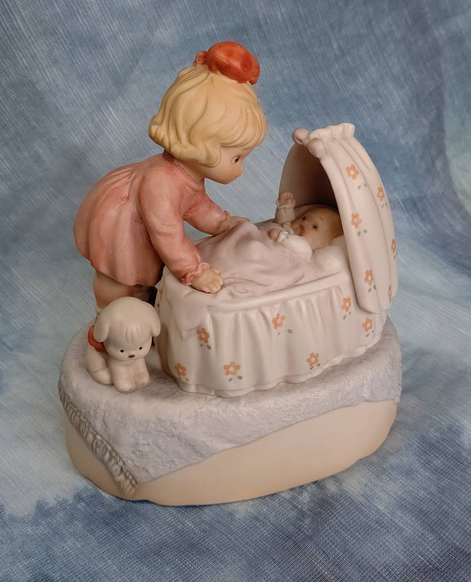 マーベル ルーシー アトウェル メモリー オブ イエスタデー エネスコ社 女の子 赤ちゃん おやすみなさい 陶器人形 置物 オルゴール 超レア_画像8