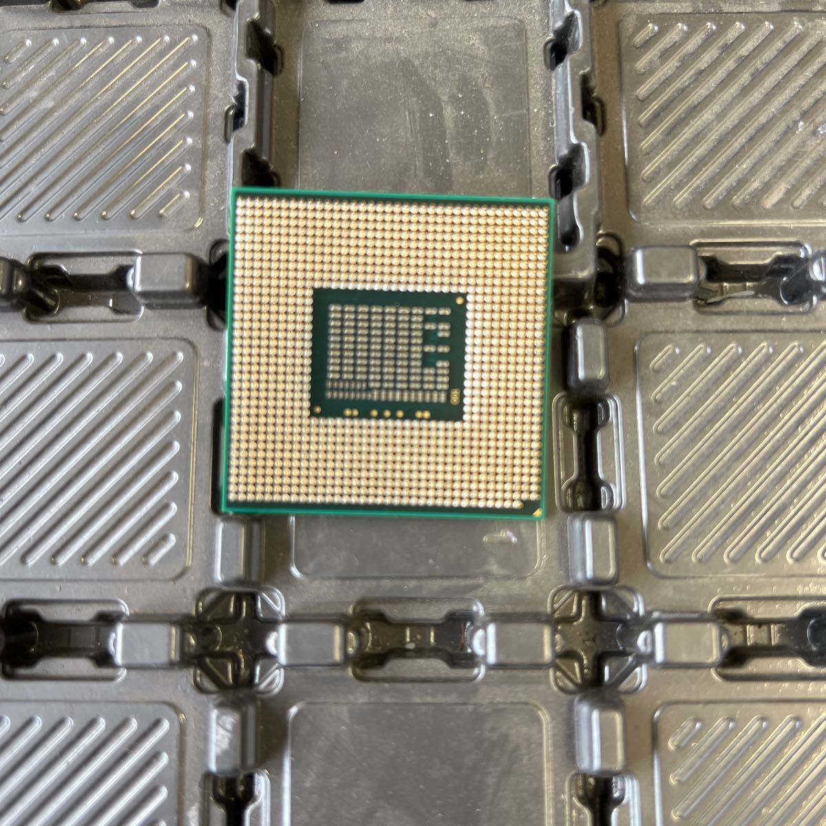 Intel Core i3-2370M 2.4GHz 3M SR0DP 動作品_画像2