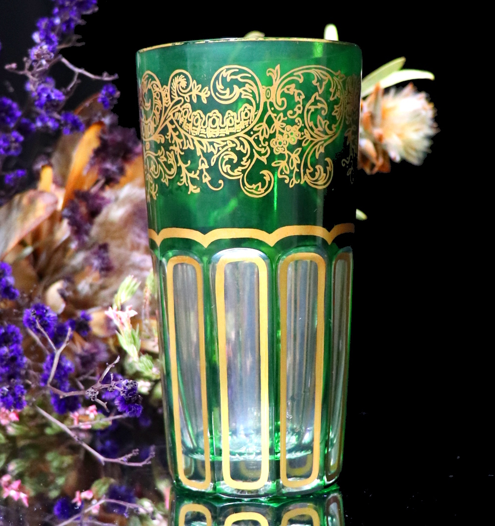 オールド・バカラ(BACCARAT) 緑色被せ装飾 金彩 タンブラー 10面体 ビアタンブラー グラス ビール ゴールド ウイスキー アンティーク レア