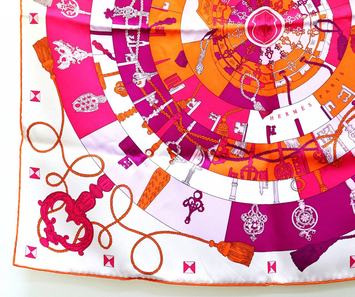 送料無料】美品 HERMES エルメス カレ70 TOURS DE CLES 鍵への 送料無料】美品 HERMES エルメス カレ70 TOURS DE CLES 鍵への