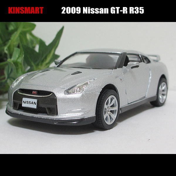 1/36日産/ニッサン/GT-R R35/2009(シルバー)/KINSMART/ダイキャストミニカー_画像1