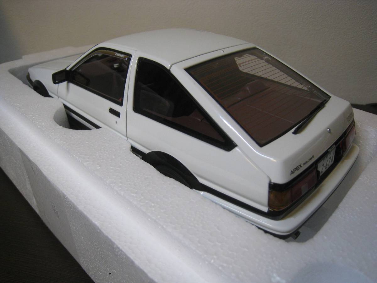 定番 1/18 オートアート製 『イニシャル スプリンター トヨタAE86