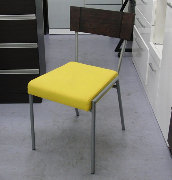 ダイニングチェア 一人掛けイス 一人掛 デザインチェア 黄色 ファブリック×木製背板 椅子 札幌 手稲_画像1