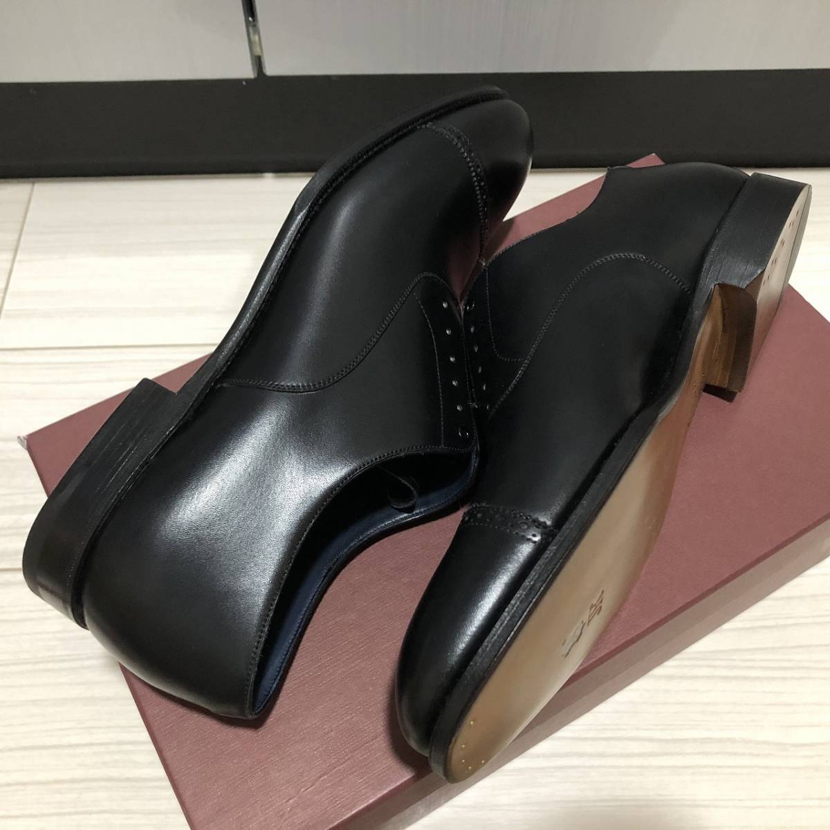 今月中出品終了】カルミナのパンチドキャップトゥ・サイズ8.5・黒