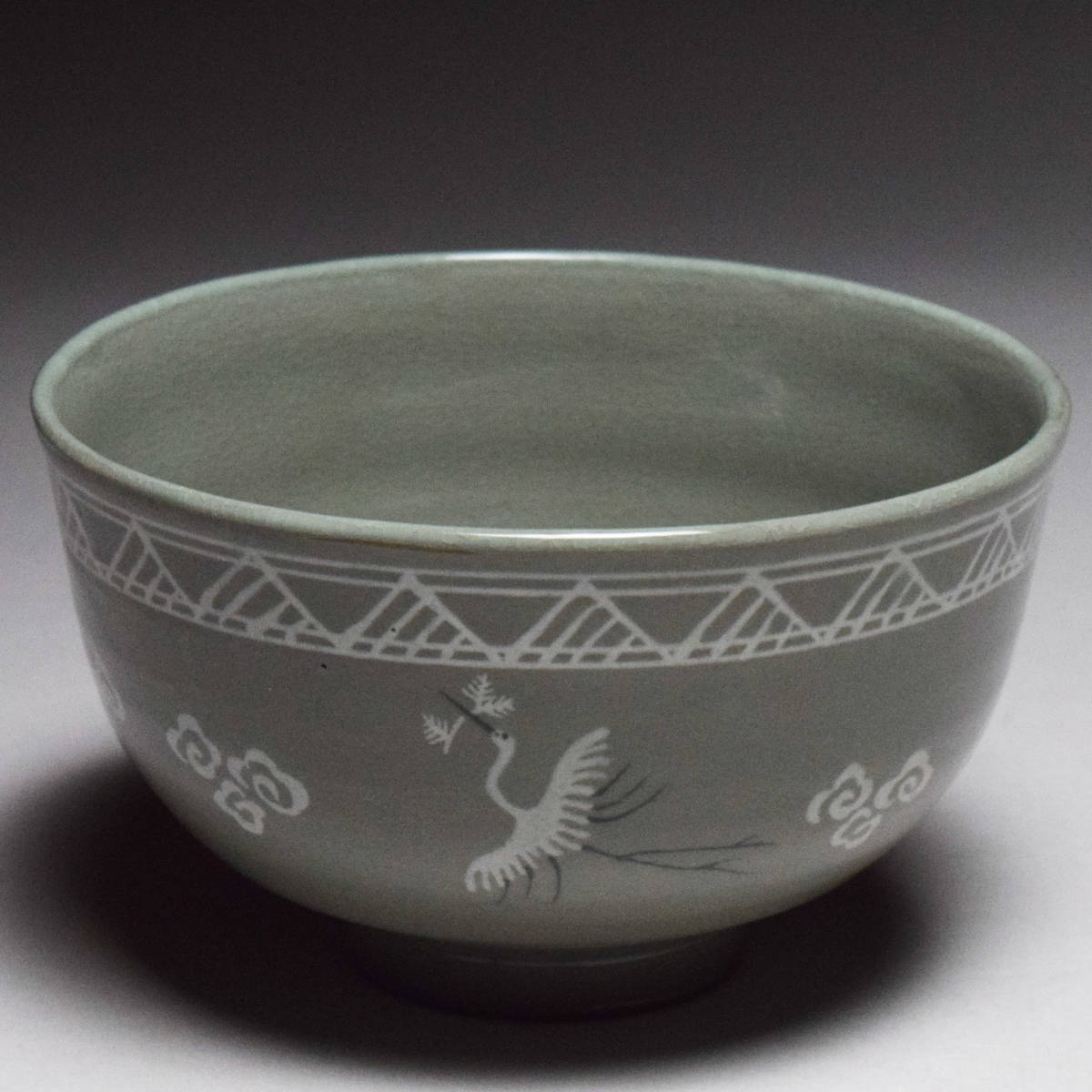 八八八】昭美 在印 高麗青磁 雲鶴文 茶碗 ◇箱付 茶道具 抹茶碗 八八八】昭美 在印 高麗青磁 雲鶴文 茶碗 ◇箱付 茶道具 抹茶碗