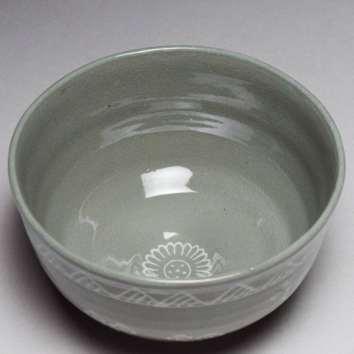 八八八】昭美 在印 高麗青磁 雲鶴文 茶碗 ◇箱付 茶道具 抹茶碗 八八八】昭美 在印 高麗青磁 雲鶴文 茶碗 ◇箱付 茶道具 抹茶碗