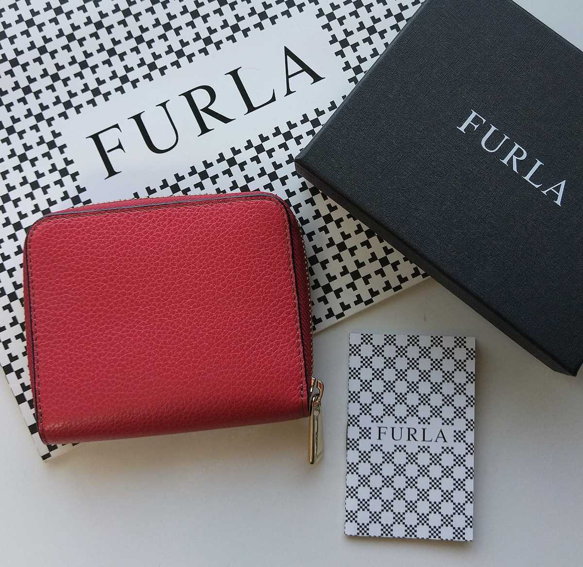 【新品】 FURLA BABYLON 二つ折り財布　ラウンドジップ レッド_画像2