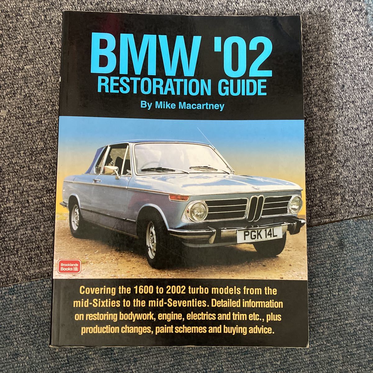 洋書古本 BMW'02 restoration GUIDEの画像1