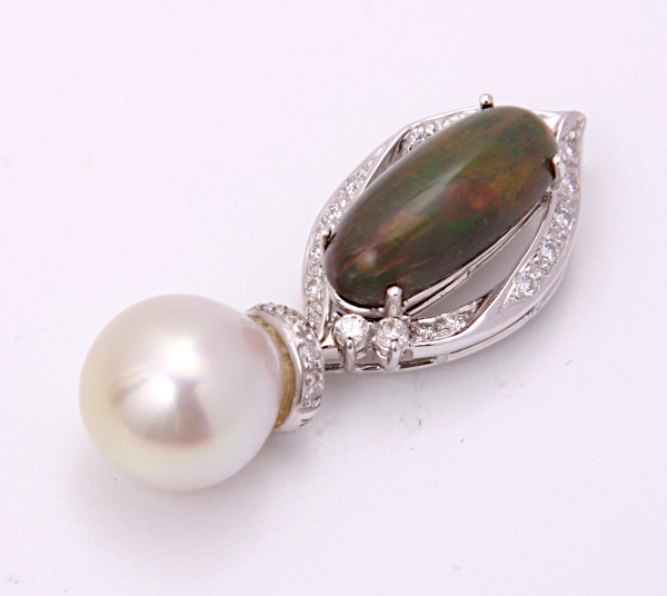 2022高い素材 《質屋出品》k18WG☆天然オパール1.70ct+白蝶真珠