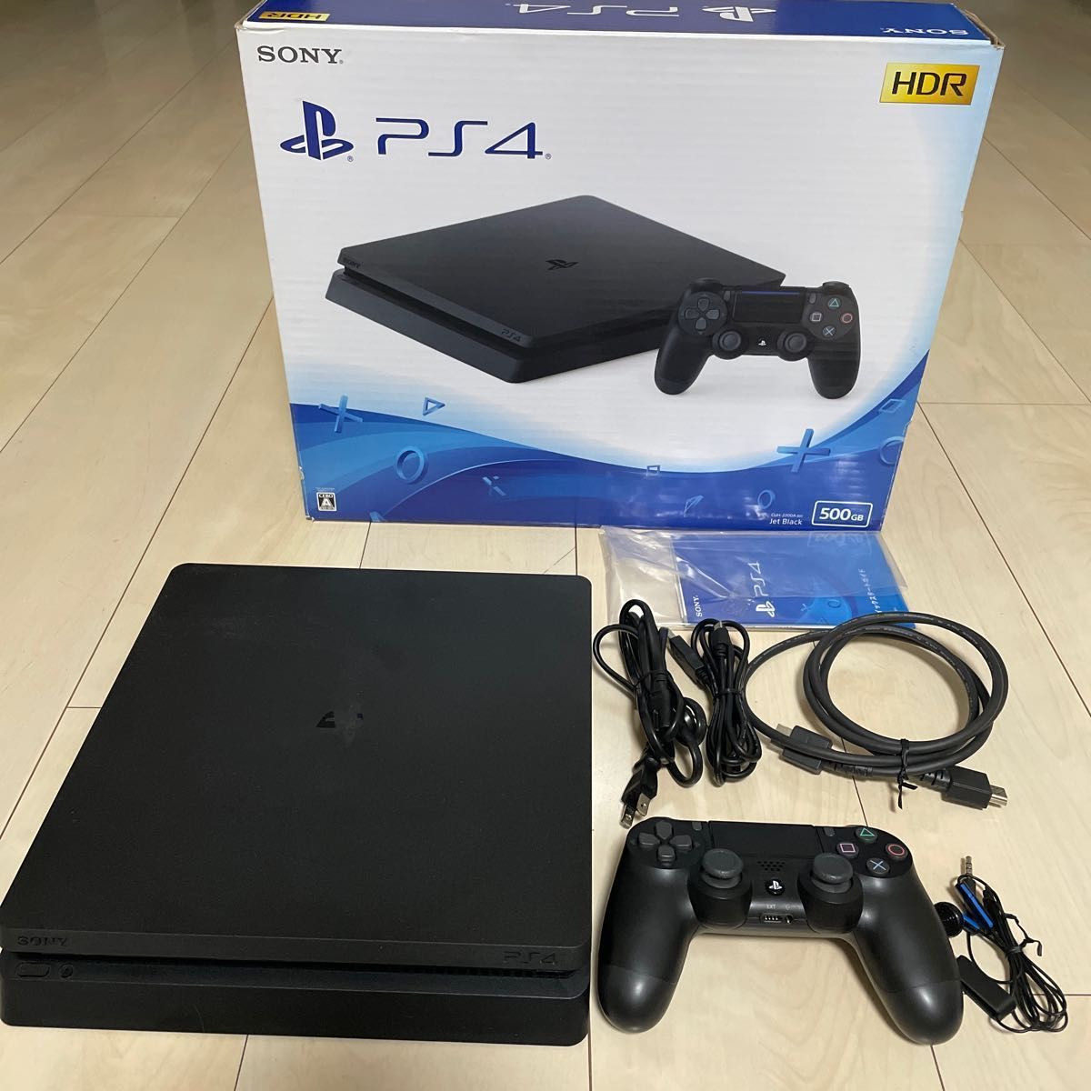 美品】PlayStation4 ジェット・ブラック CUH-2200AB01