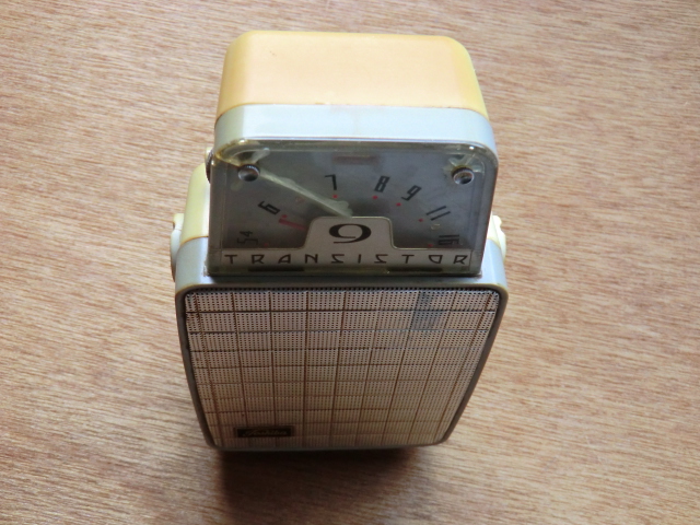  Uni -k. design Toshiba transistor radio 9TM40