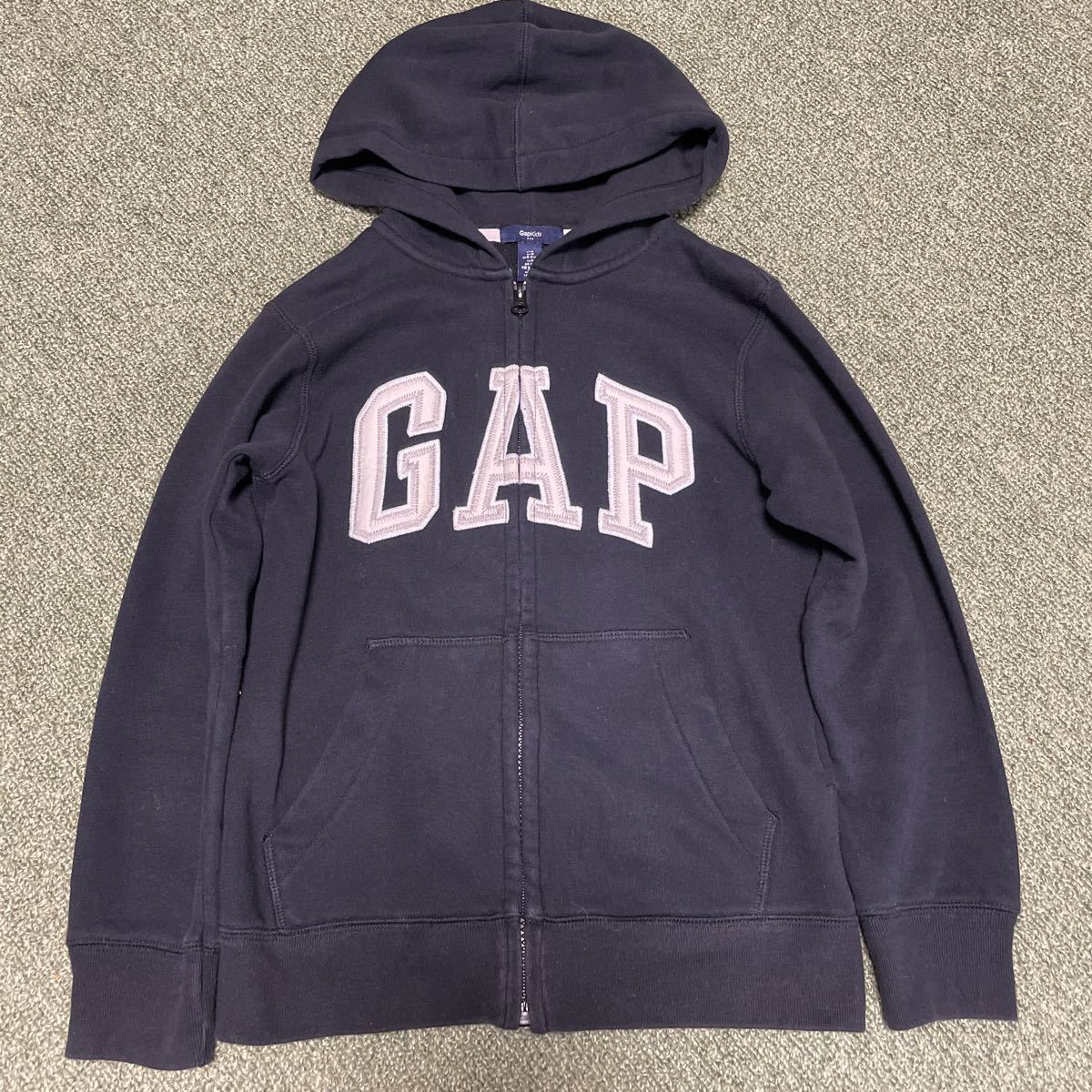 ギャップ　GAP 裏起毛ワッペンパーカ 130サイズ_画像1