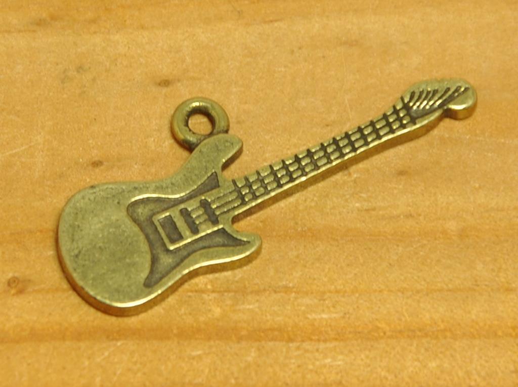 solid brass ソリッド ブラス 真鍮 無垢 生地 鋳物 鋳造 ベース ギター チャーム レザークラフト キーホルダー パーツ S_画像3