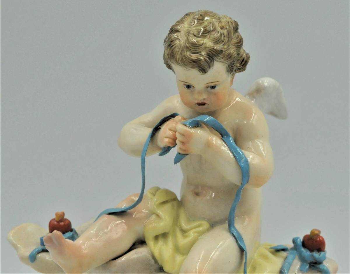 こちらの可愛いエンゼルは、オールドマイセン人形です。 陶芸