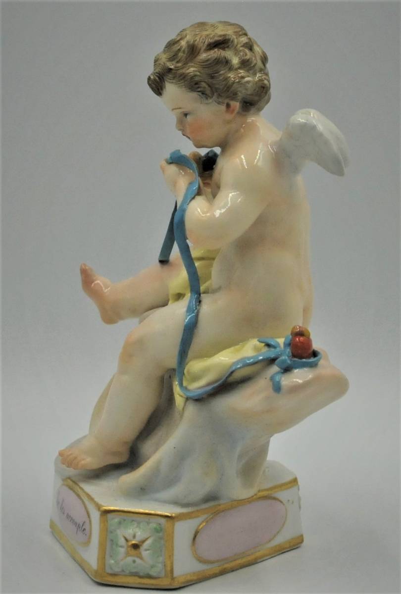こちらの可愛いエンゼルは、オールドマイセン人形です。 陶芸