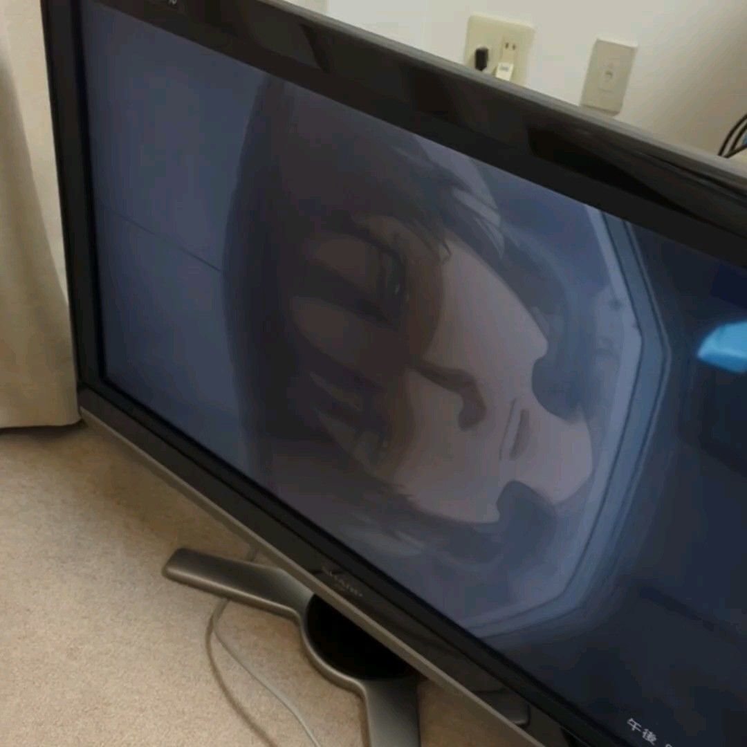送料込み 32型液晶テレビ 新品で購入して 一度見てから 倉庫にしまって