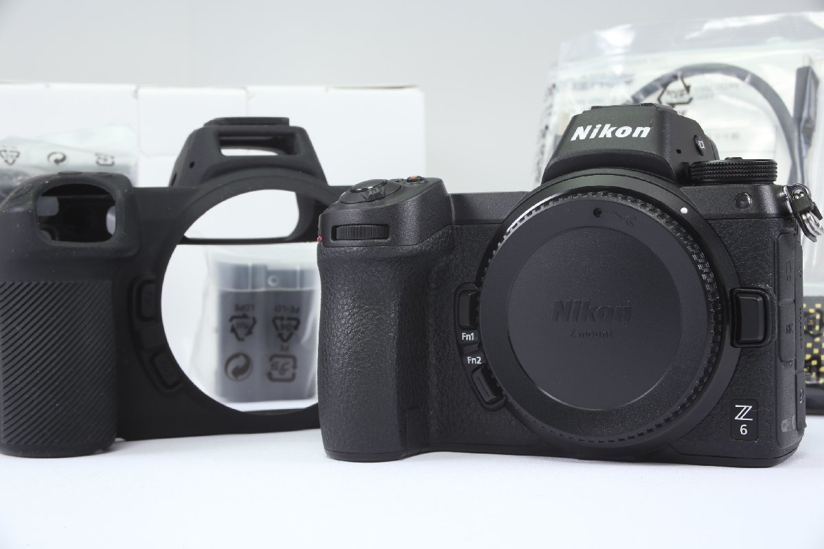 【 新品同様 | 動作正常 】 Nikon Z 6 ボディ 【 シャッター数 わずか5600回 | シリコンジャケット 追加付属 】