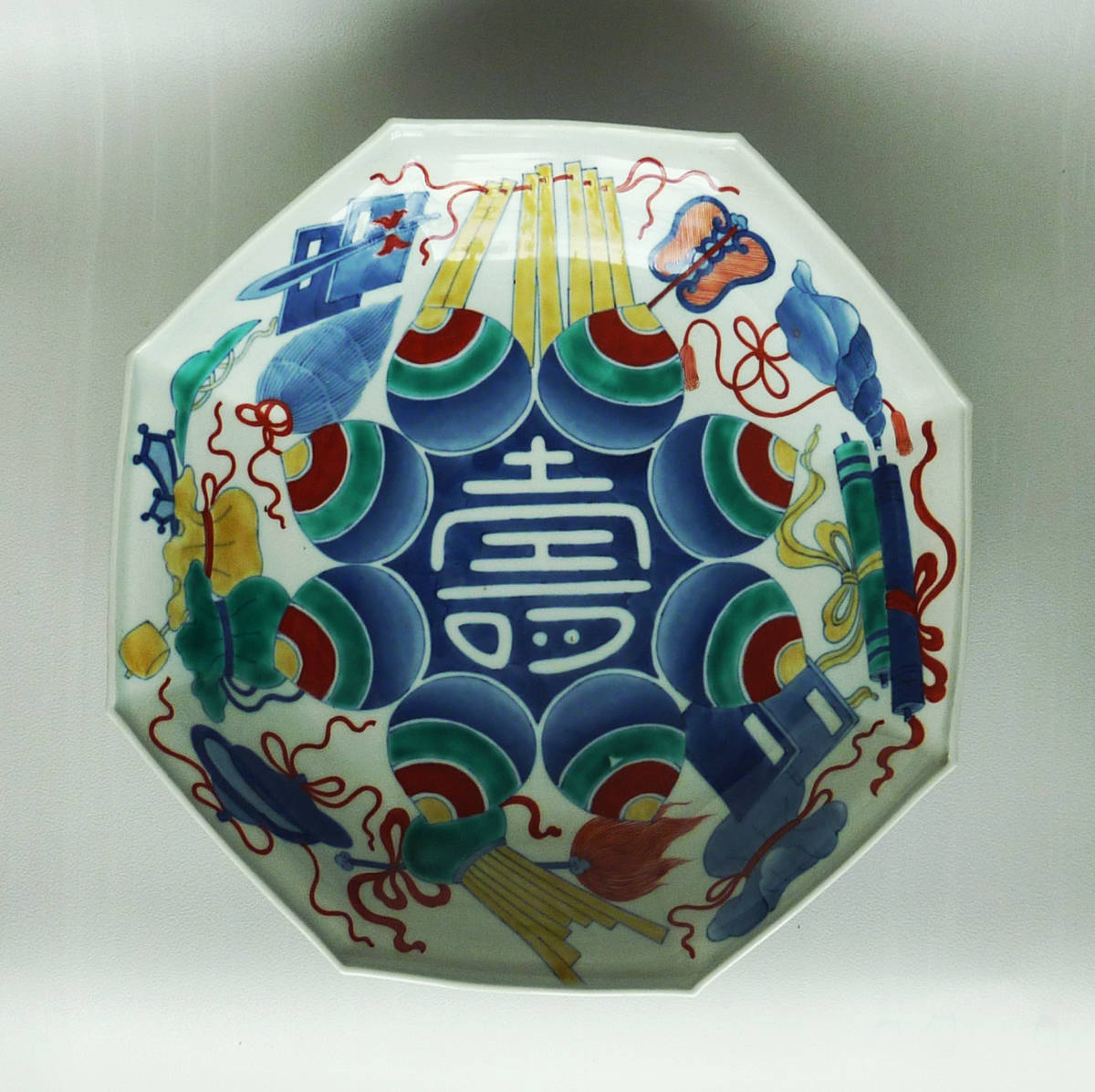 新しい サントリー 特製ウイスキー 有田焼 色絵壽字宝尽文八角瓶 空箱