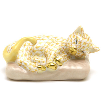 ヘレンド(Herend) 枕の上で眠るネコ 黄色の鱗模様 金彩仕上げ 手描き 磁器製 キャット 置物 飾り物 ハンガリー製 新品