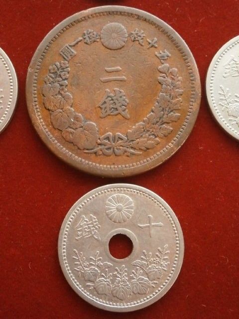 #22126-08十銭白銅貨（３枚）、二銭銅貨、一厘銅貨　計５点セット①　☆古銭☆絵銭　格安一見どうぞ！